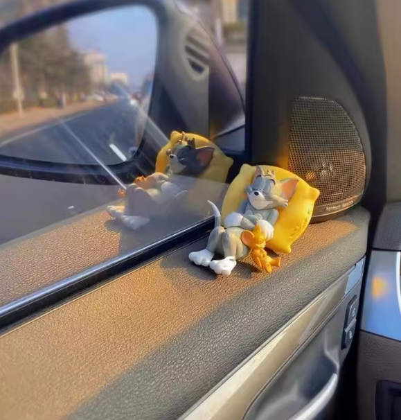 Tom & Jerry car figure